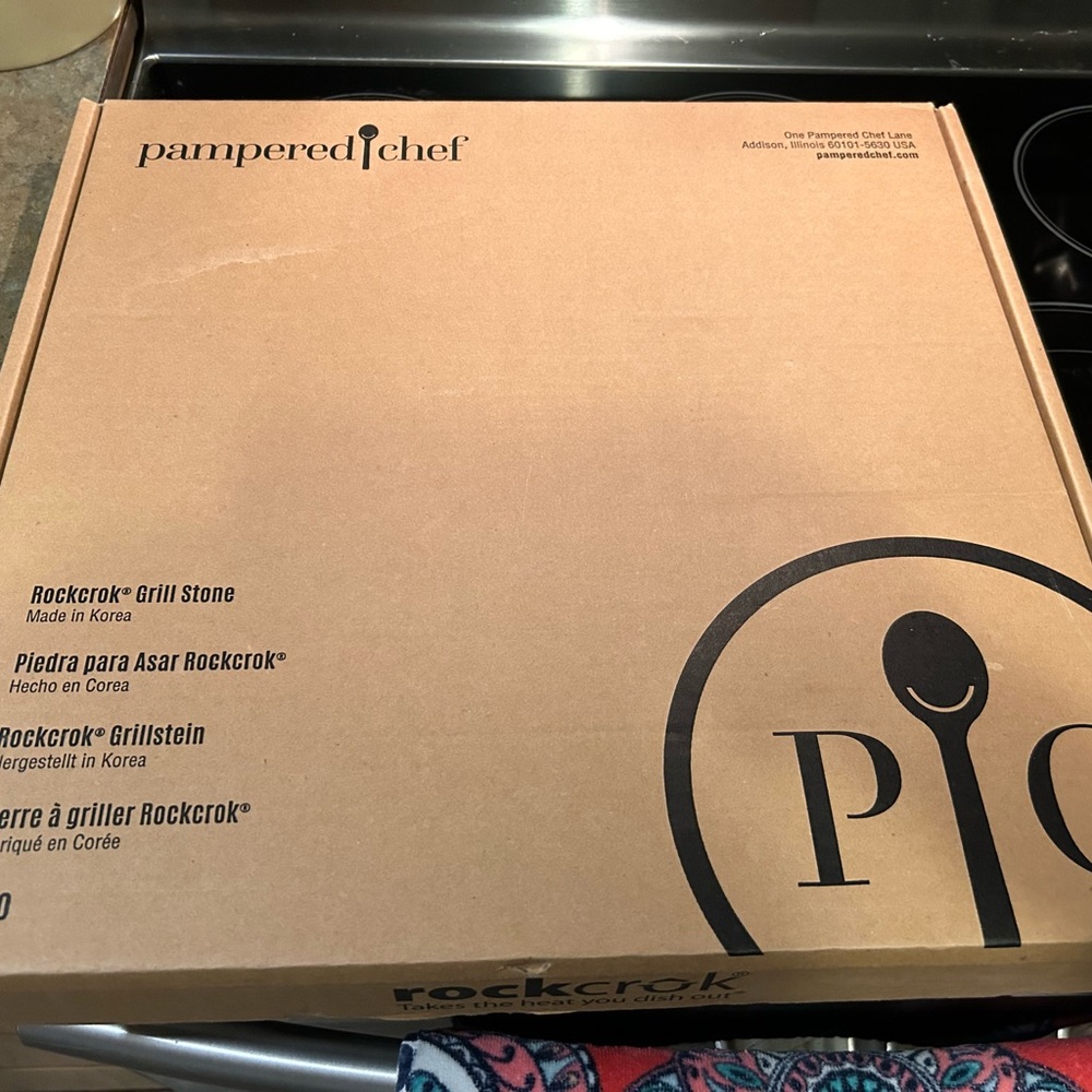 Pampered Chef Rockcrok 15” Grill Stone Brand New in Box small cookbook included